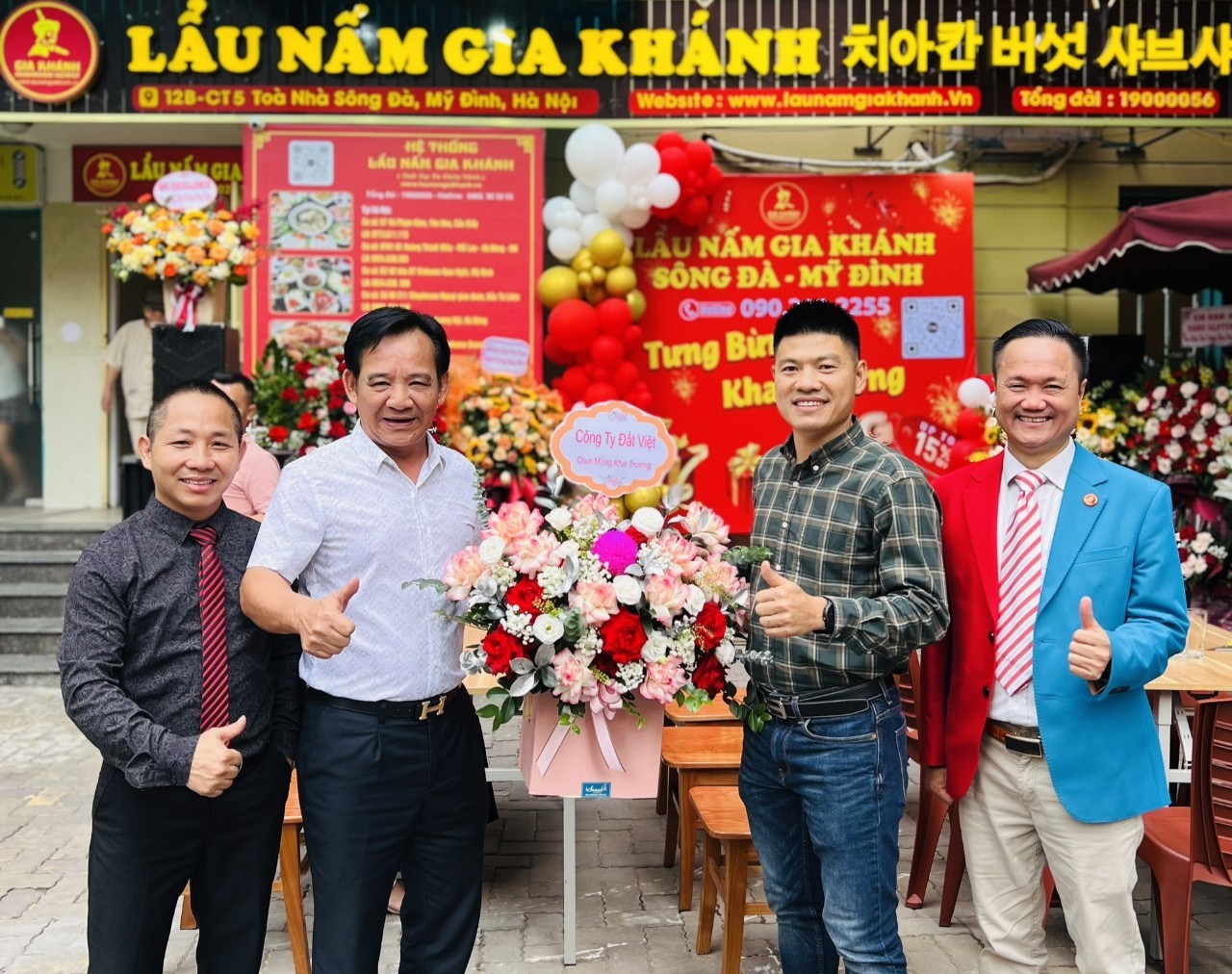 Nghệ sĩ Quang Tèo khai trương cơ sở thứ 11 của nhà hàng Lẩu nấm Gia Khánh