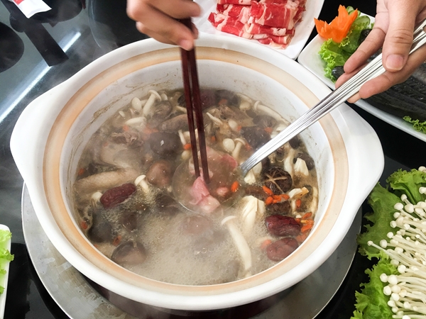 Sự khác biệt Canh Nấm Gia Khánh với các nước lẩu tại các nhà hàng khác